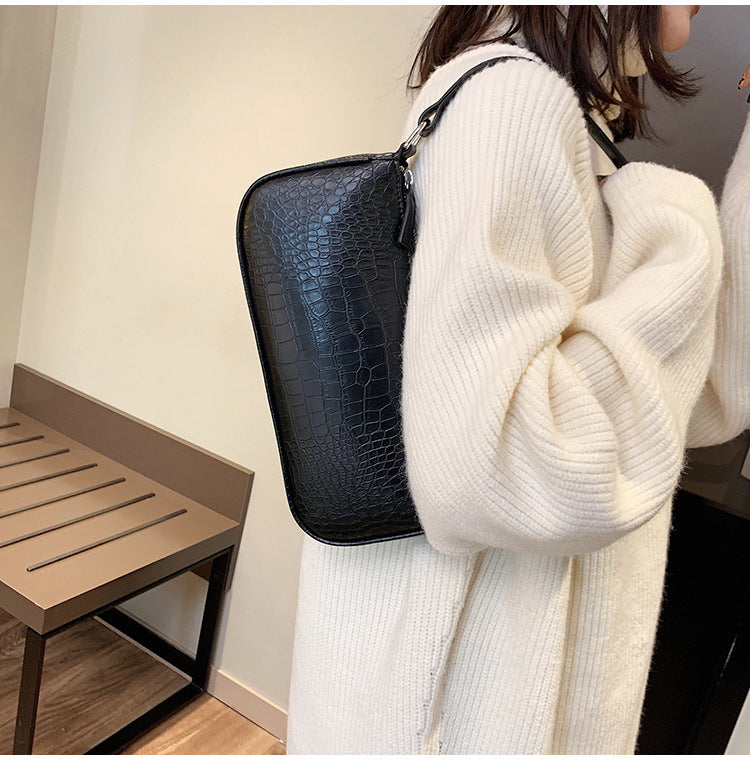 Eclipse Croco Baguette – Zipper & Croc Texture